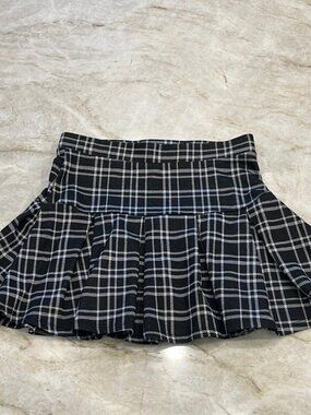 HESPERUS | Schoolgirl Pleated Tartan Mini Skirt | Black & White Plaid | Medium